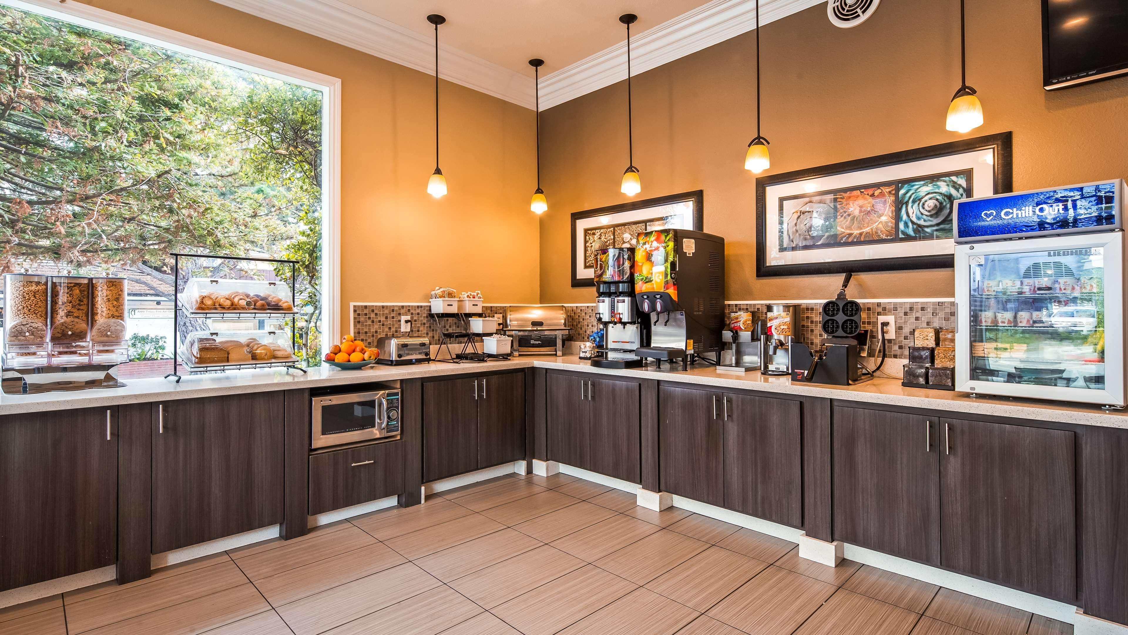 Best Western Carmel'S Town House Lodge Exterior photo
