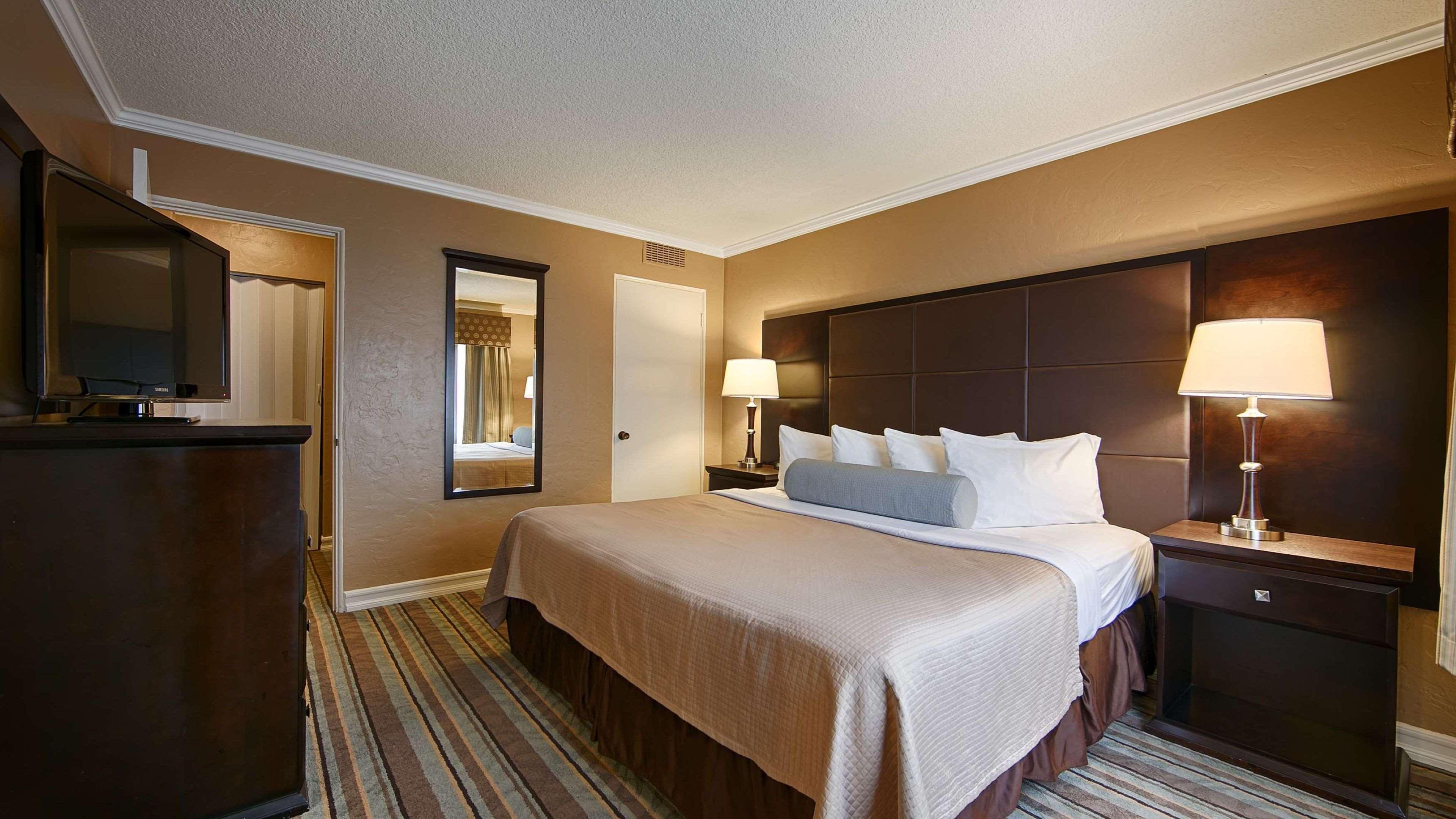 Best Western Carmel'S Town House Lodge Exterior photo
