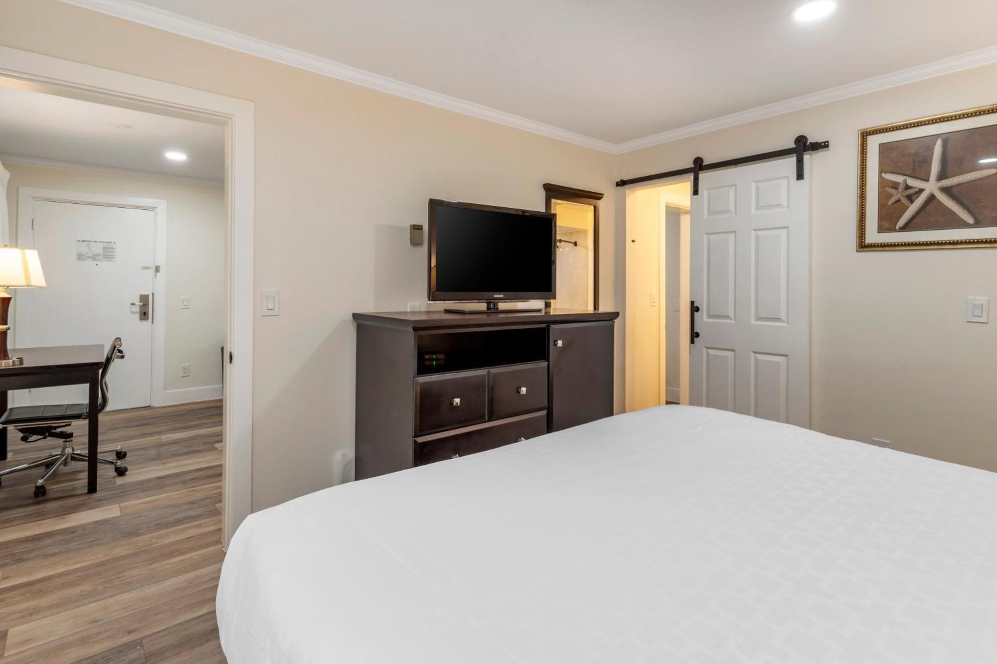 Best Western Carmel'S Town House Lodge Exterior photo