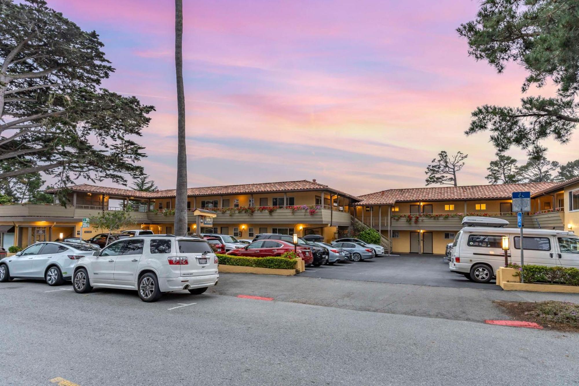 Best Western Carmel'S Town House Lodge Exterior photo
